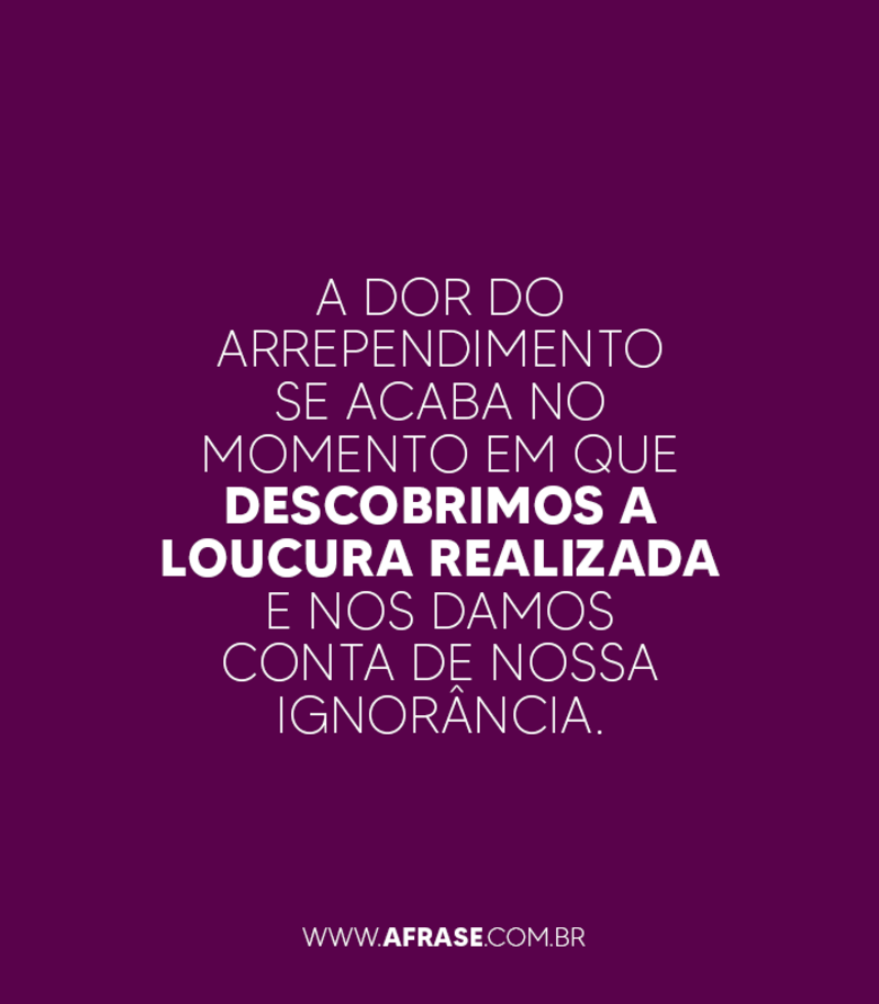 Mulher sentada na areia da praia com sentimentos de dor - A dor do arrependimento se acaba no momento em que descobrimos a loucura...