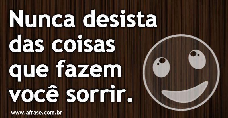 Montagem marrom, sorriso - Nunca desista das coisas que fazem você sorrir...