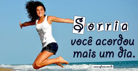 Sorria você acordou mais um dia.
