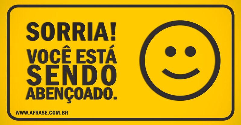 Montagem amarela - Sorria! Você está sendo ...