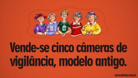 Vende-se cinco câmeras de vigilância, modelo antigo.