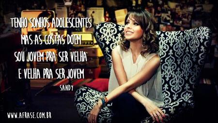 Tenho sonhos adolescentes
Mas as costas doem
Sou jovem pra ser velha
E velha pra ser jovem