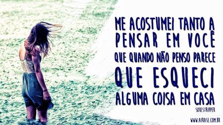 Me acostumei tanto a pensar em você
Que quando não penso parece
Que esqueci
Alguma coisa em casa