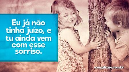 Eu já não tinha juízo, e tu ainda vem com esse sorriso.