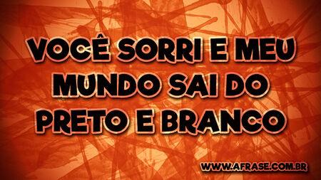 Você sorri e meu mundo sai do preto e branco.