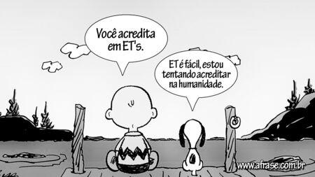 Você acredita em ET's.
ET é fácil, estou tentando acreditar na humanidade.
