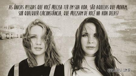 As únicas pessoas que você precisa ter em sua vida, são aquelas que provam, sob qualquer circunstância, que precisam de você na vida delas!