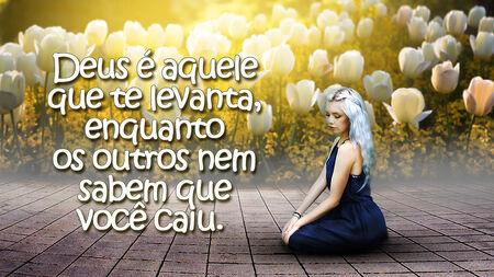 Deus é aquele que te levanta, enquanto os outros nem sabem que você caiu. 