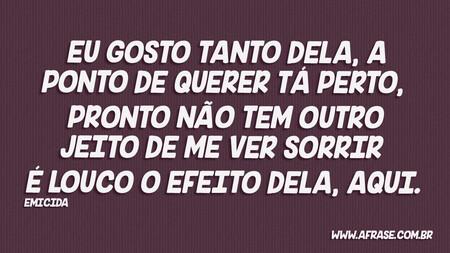 Eu gosto tanto dela, a ponto de querer tá perto, 
Pronto não tem outro jeito de me ver sorrir 
É louco o efeito dela, aqui.