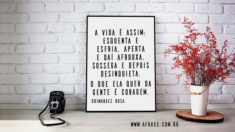 A vida é assim: esquenta e esfria, aperta e daí afrouxa... - Frases de Vida.