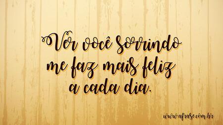 Ver você sorrindo me faz mais feliz a cada dia.