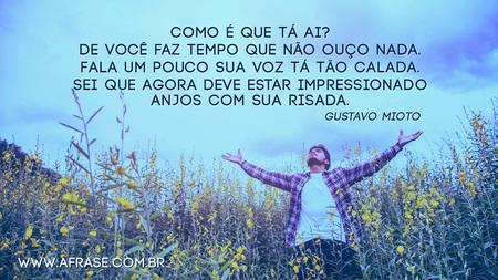 Como é que tá ai?
De você faz tempo que não ouço nada.
Fala um pouco sua voz tá tão calada.
Sei que agora deve estar impressionado anjos com sua risada.