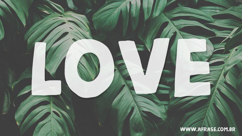 Eu me apaixonei pelo jeito que você me tocou sem ter usado as suas mãos. - Frases de Amor